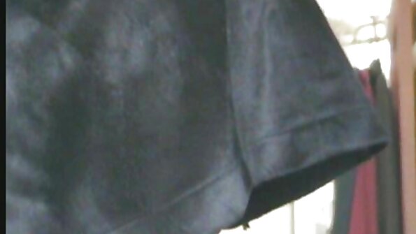 నూనె పోసిన పోర్న్ స్లట్ కర్మెన్ కర్మ యొక్క కఠినమైన అంగ పగలడం
